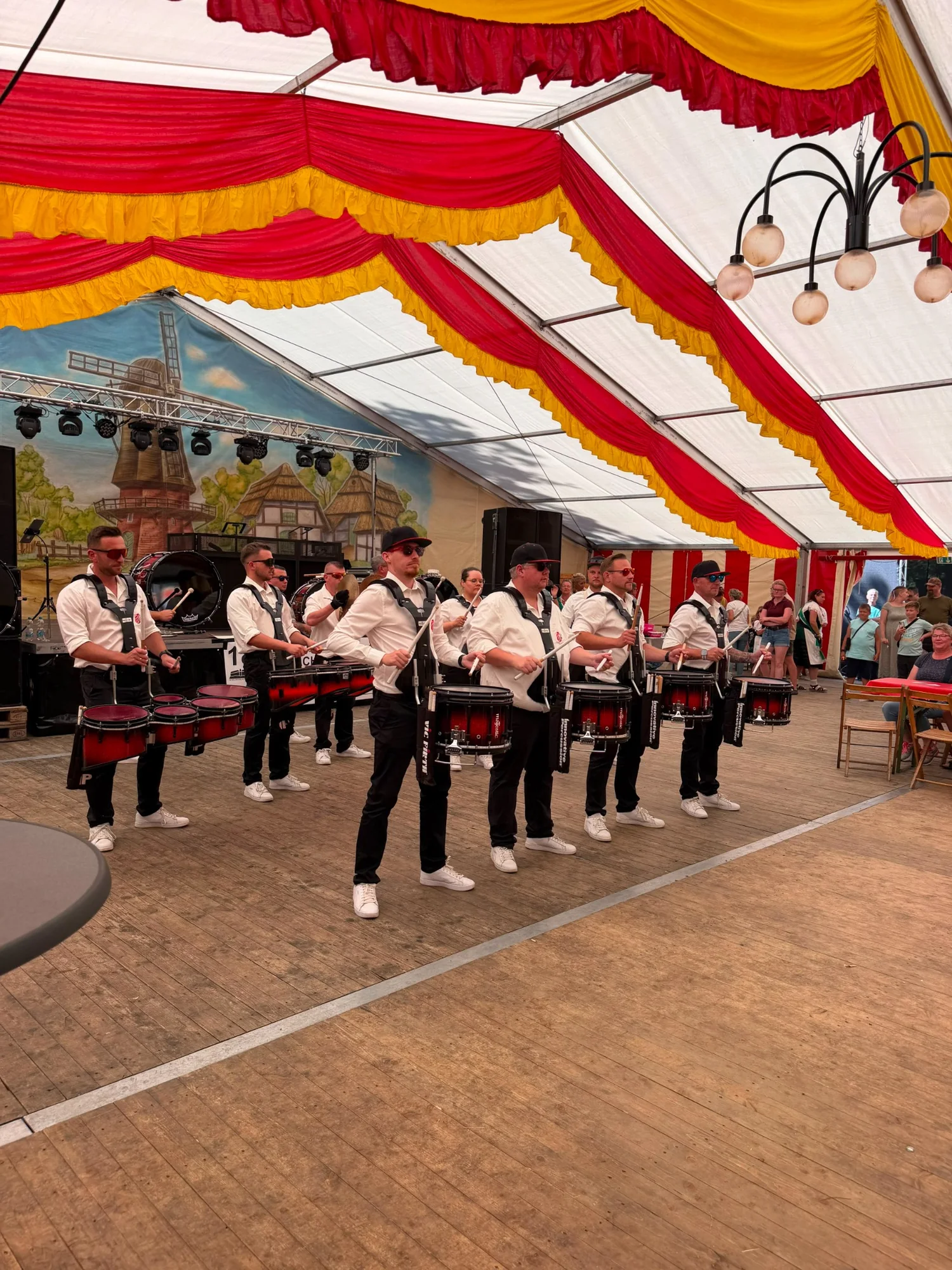 SpeedStiXX-Auftritt im Festzelt beim Grasedanz